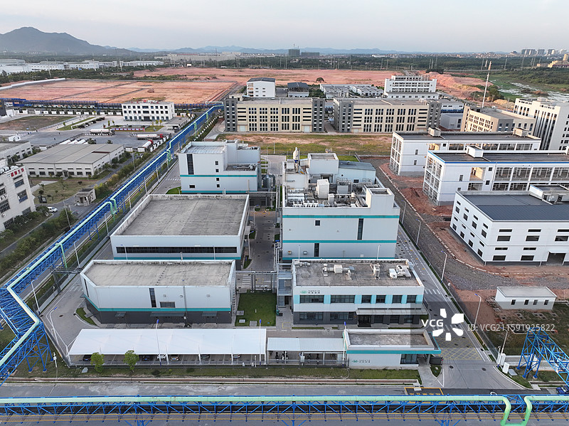 航拍“中国香料之都”“华夏香都”江西省抚州市金溪县香精香料产业园，公共管廊，供热管道，现代化厂房。图片素材