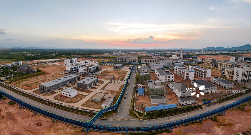 航拍“中国香料之都”“华夏香都”江西省抚州市金溪县香精香料产业园，公共管廊，供热管道，现代化厂房。图片素材