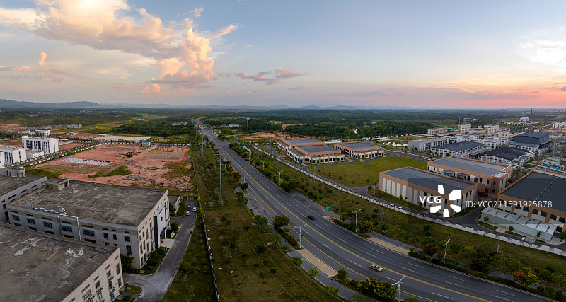 航拍“中国香料之都”“华夏香都”江西省抚州市金溪县香精香料产业园，公共管廊，供热管道，现代化厂房。图片素材