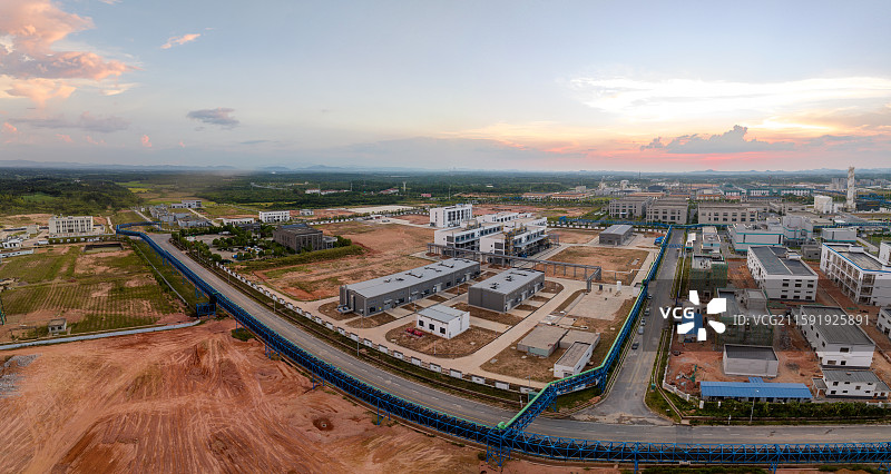 航拍“中国香料之都”“华夏香都”江西省抚州市金溪县香精香料产业园，公共管廊，供热管道，现代化厂房。图片素材