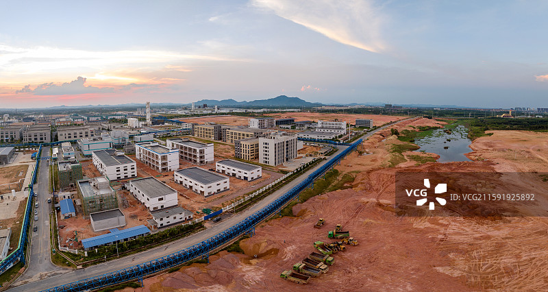 航拍“中国香料之都”“华夏香都”江西省抚州市金溪县香精香料产业园，公共管廊，供热管道，现代化厂房。图片素材