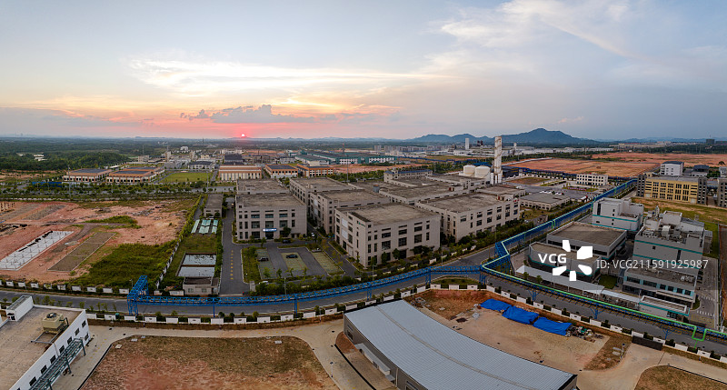 航拍“中国香料之都”“华夏香都”江西省抚州市金溪县香精香料产业园，公共管廊，供热管道，现代化厂房。图片素材