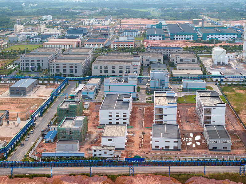 航拍“中国香料之都”“华夏香都”江西省抚州市金溪县香精香料产业园，公共管廊，供热管道，现代化厂房。图片素材