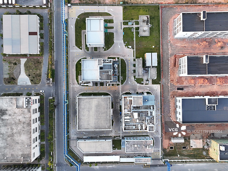 航拍“中国香料之都”“华夏香都”江西省抚州市金溪县香精香料产业园，公共管廊，供热管道，现代化厂房。图片素材