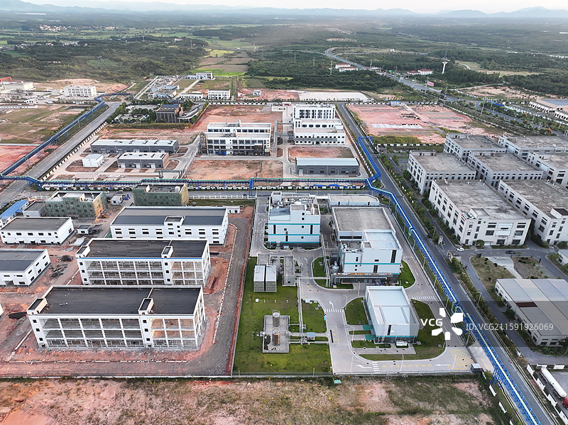 航拍“中国香料之都”“华夏香都”江西省抚州市金溪县香精香料产业园，公共管廊，供热管道，现代化厂房。图片素材