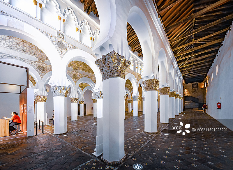 西班牙托莱多白色圣玛利亚教堂（Sinagoga de Santa Maria La Blanca）图片素材