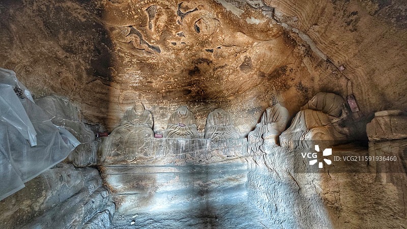 太原龙山石窟是中国现存规模最大的道教石窟，始凿于元，造像风格独特，是研究道教文化的珍贵实物资料。图片素材