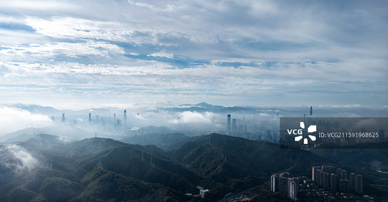 通过银屏山远眺罗湖图片素材