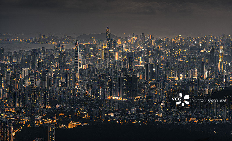 梧桐山上的深圳夜景黑金版图片素材