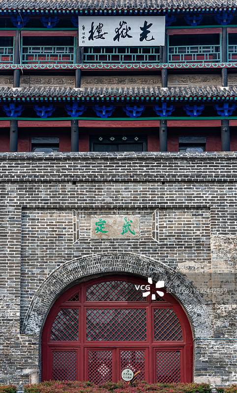 日出朝霞中的山东聊城东昌湖中华水城光岳楼建筑全景图及局部特写镜头图片素材