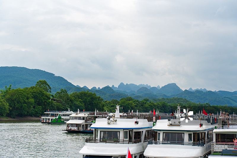 桂林漓江磨盘山游船码头图片素材