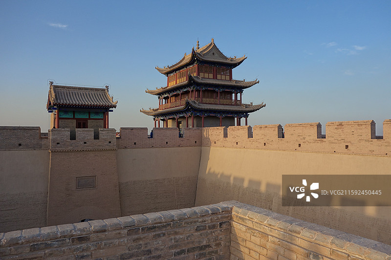 甘肃嘉峪关长城：天下第一雄关：柔远楼和柔远门图片素材