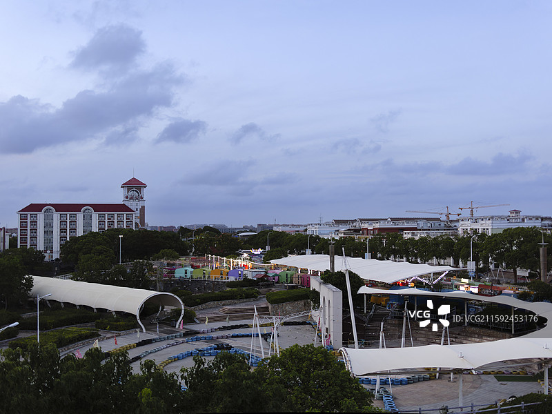 落日余晖下的奉贤渔人码头美景图片素材