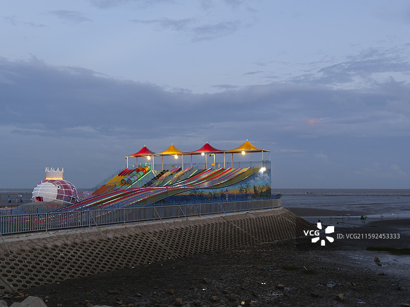 落日余晖下的奉贤渔人码头美景图片素材