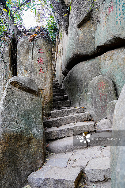 天平山上景点-二线天图片素材