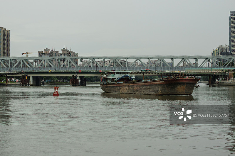 坦尾码头遥望改造后的珠江大桥东桥图片素材