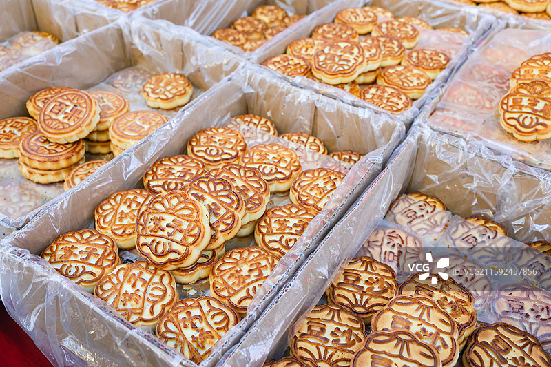 东北早市上的老式月饼中秋节图片素材