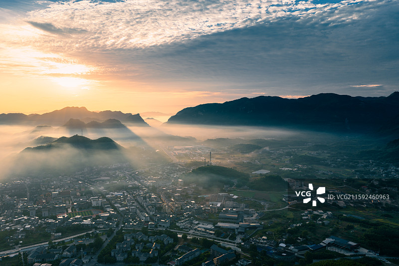 四川宜宾长宁县双河镇日出图片素材