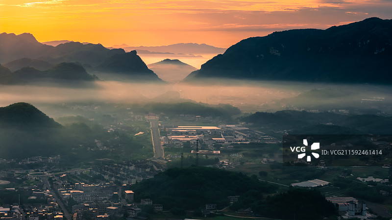 四川宜宾长宁县双河镇日出图片素材