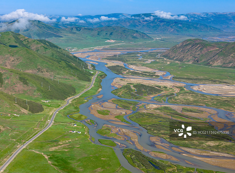 航拍227国道果洛段黄河（上游）风光图片素材