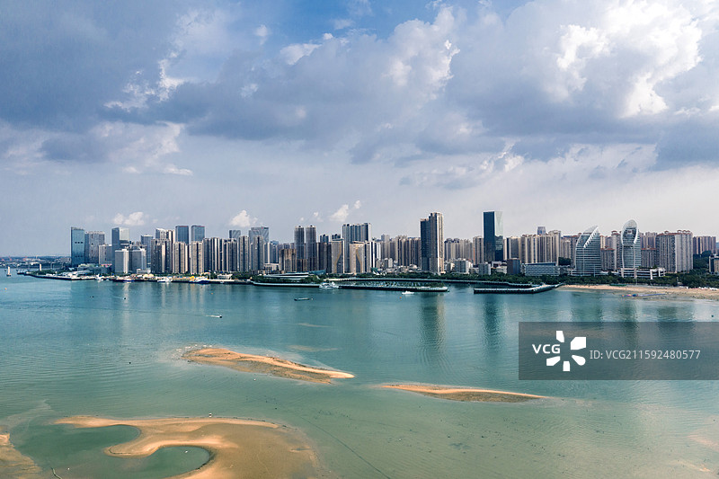 航拍视角下的城市天际线湛江金沙湾图片素材