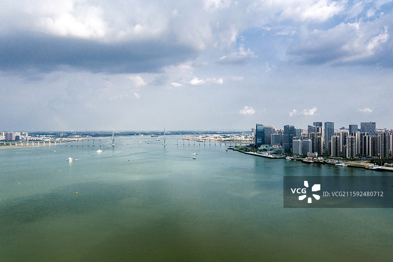 航拍视角下的城市天际线湛江金沙湾图片素材