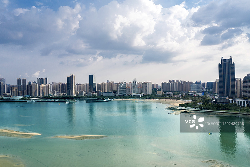 城市风光与城市天际线湛江金沙湾图片素材