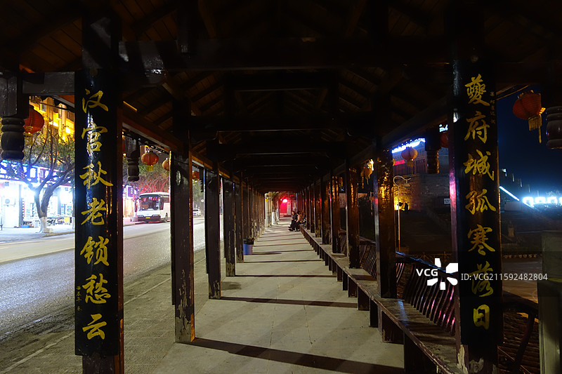 重庆市奉节县白帝镇夔州古城依斗门夜景图片素材