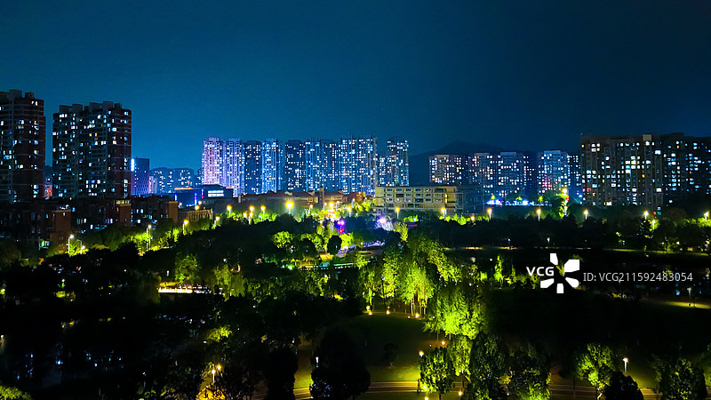 南京栖霞区仙林湖公园及万达茂城市及道路夜景图片素材