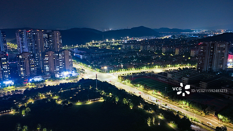 南京栖霞区仙林湖公园及万达茂城市及道路夜景图片素材