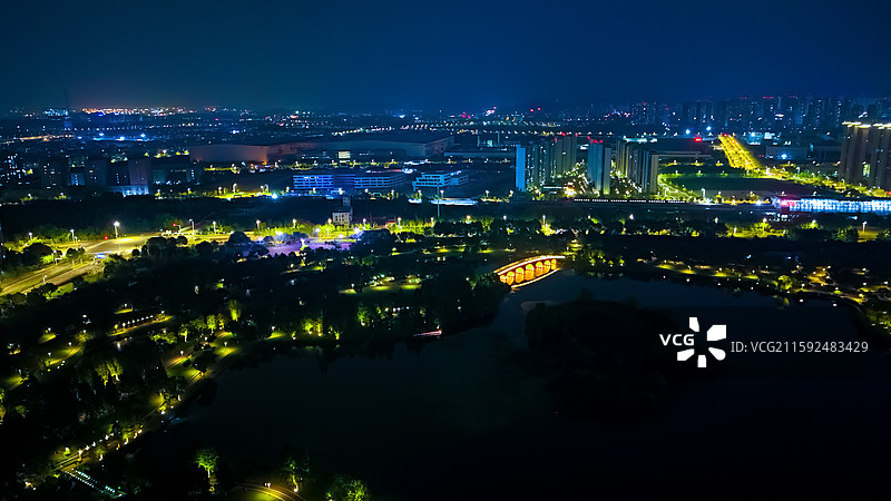 南京栖霞区仙林湖公园及万达茂城市及道路夜景图片素材