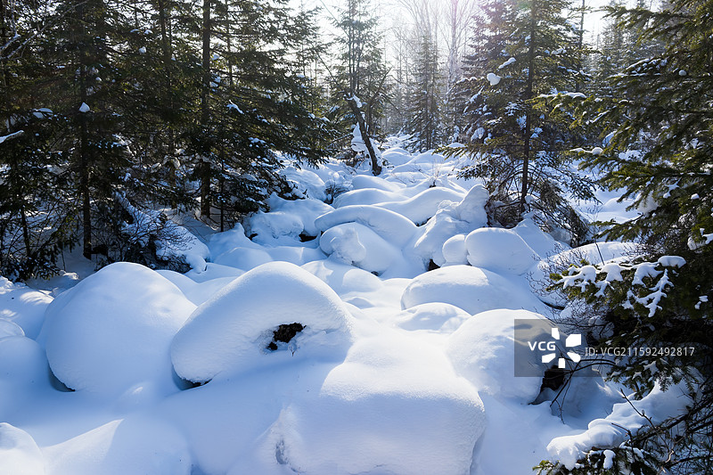 伊春红星地质公园雪蘑菇奇观 火山岩冬季雪覆照片图片素材