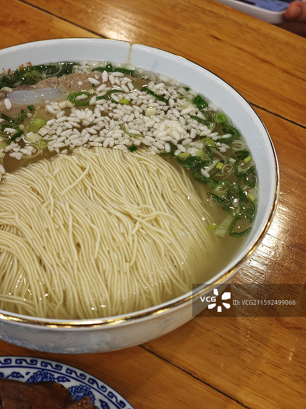 枫镇大肉 枫镇大面 肥而不腻夏天才有的面食 苏式细面 裕兴记苏式面馆 中式饮食高碳水高血糖快速升糖图片素材