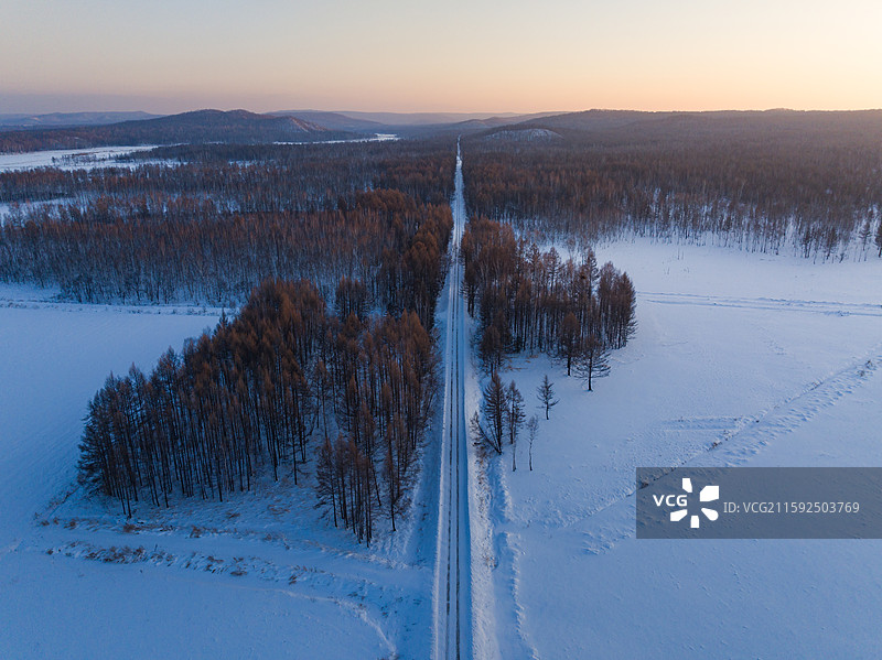 汤旺河国家公园到逊克大平台雾凇之间的汤逊公路冬季日落航拍 林海雪原原始森林图片素材