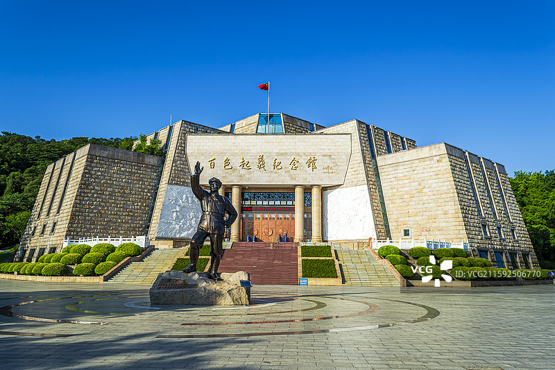 广西百色纪念馆建筑广场及雕像图片素材