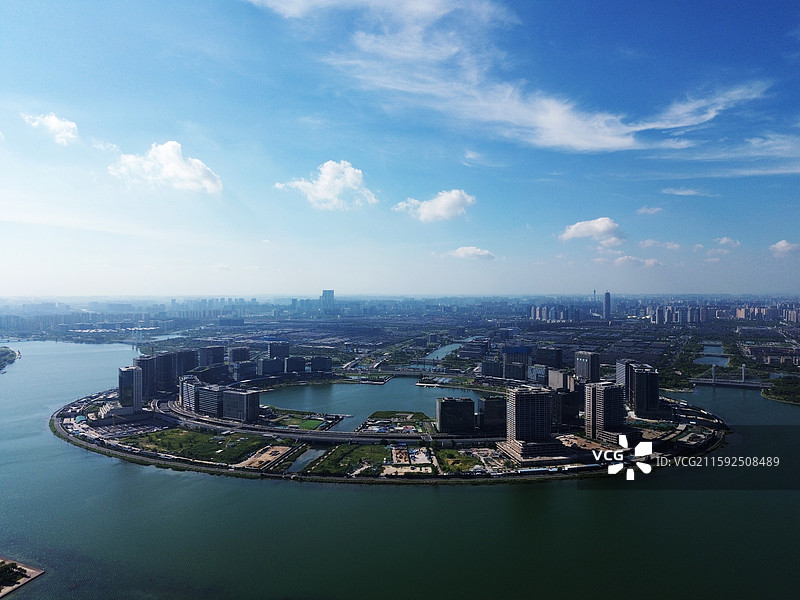 郑州北龙湖金融岛 夏季早晨航拍城市风光图片素材