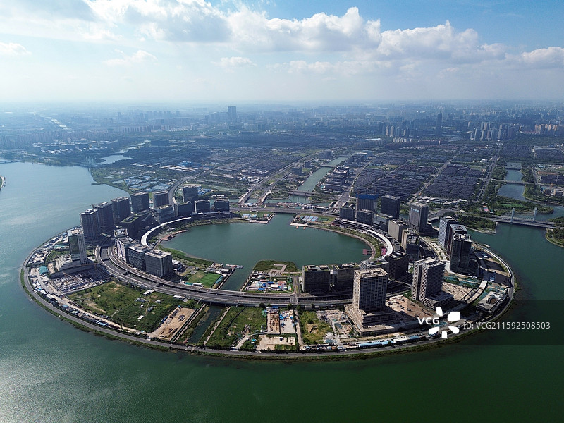 郑州北龙湖金融岛 夏季早晨航拍城市风光图片素材