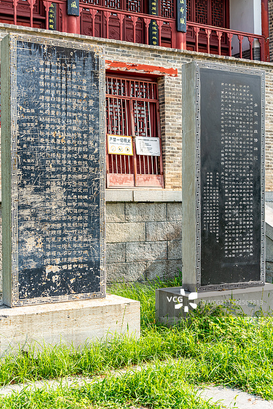 纯净蓝天下的山东省重点文物保护单位济宁市兖州区青莲阁建筑景观特写镜头图片素材