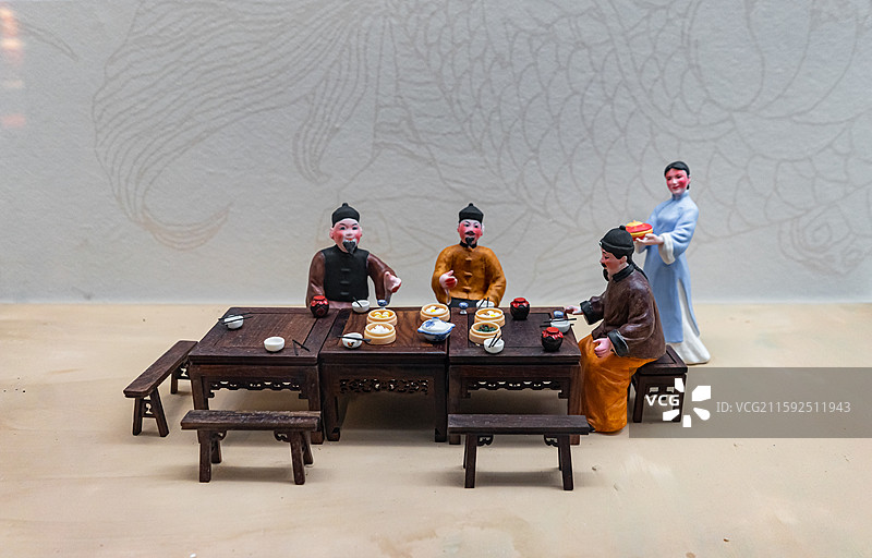 中国山东省任城区济宁市博物馆老馆，礼成家国礼俗风情展厅，生完孩子后喜面宴请送粥米，室内无人图像摄影图片素材