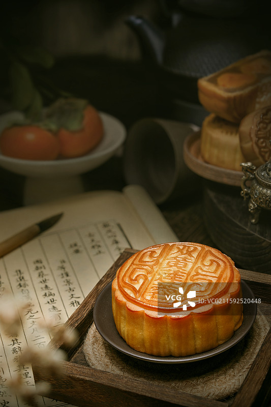 双黄莲蓉月饼 中国传统佳节印象图片素材