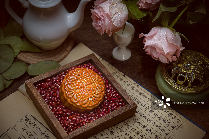 玫瑰豆沙月饼 古典雅韵图片素材