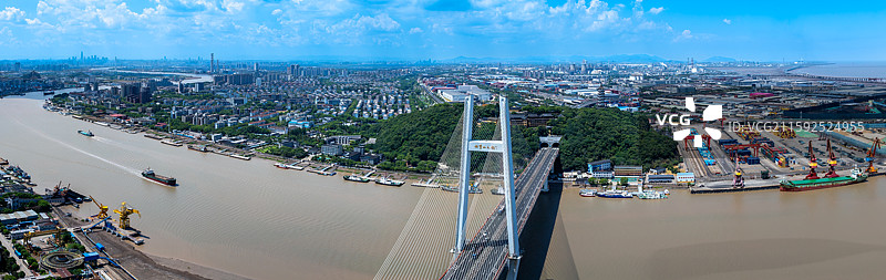 甬江入海口的招宝山全景图片素材