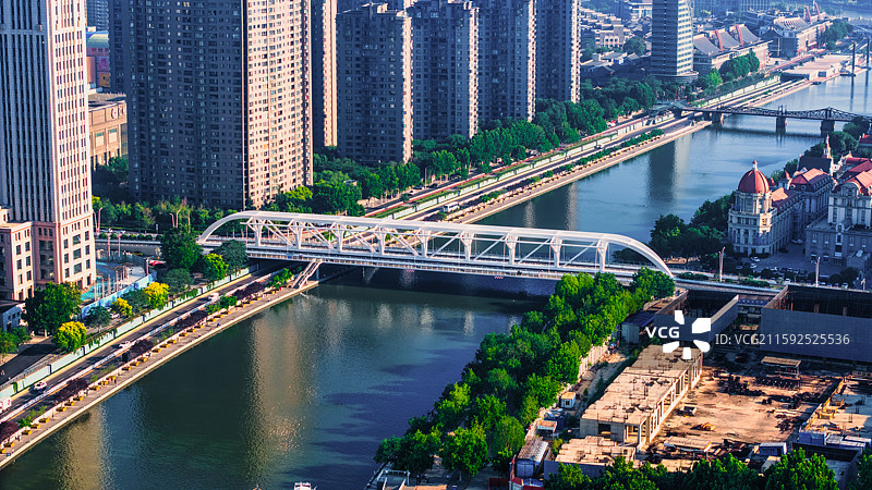 天津市城市风光日景航拍：海河上的进步桥图片素材