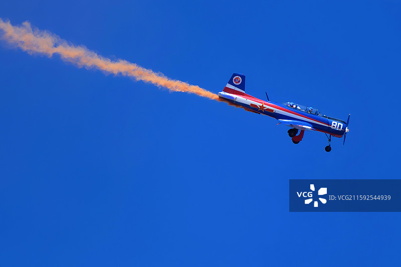 长春蓝天下的初教六图片素材