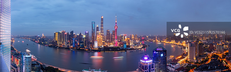 上海外滩与黄浦江夜景全景图图片素材