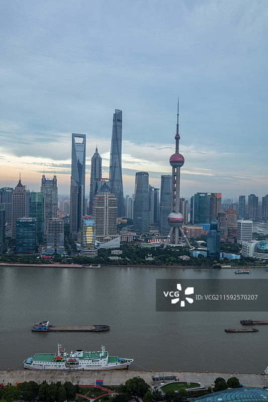 上海陆家嘴城市地标建筑白天景观图片素材