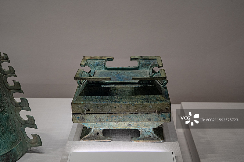 春秋 曾少宰黄仲酉铜簠 1994年随州东风油库M1出土 随州市博物馆图片素材