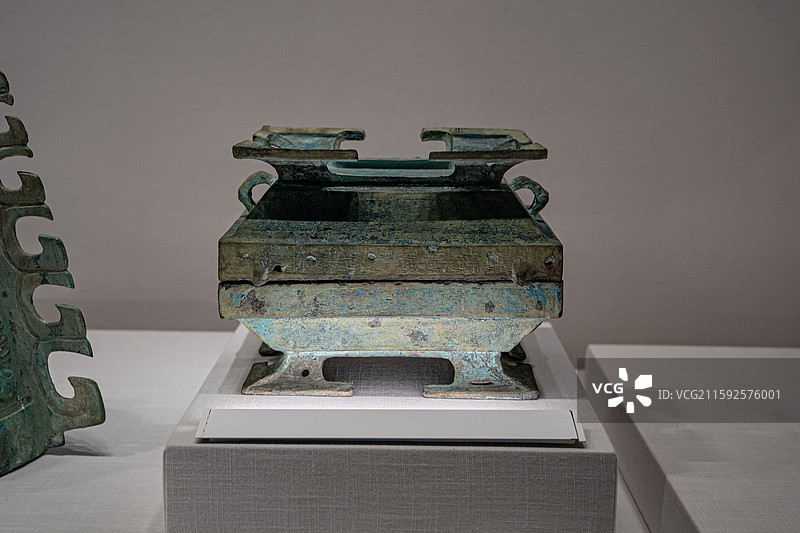 春秋 曾少宰黄仲酉铜簠 1994年随州东风油库M1出土 随州市博物馆图片素材