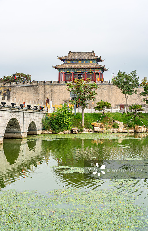 河北邯郸广府古城永年城城墙城楼建筑倒影图片素材