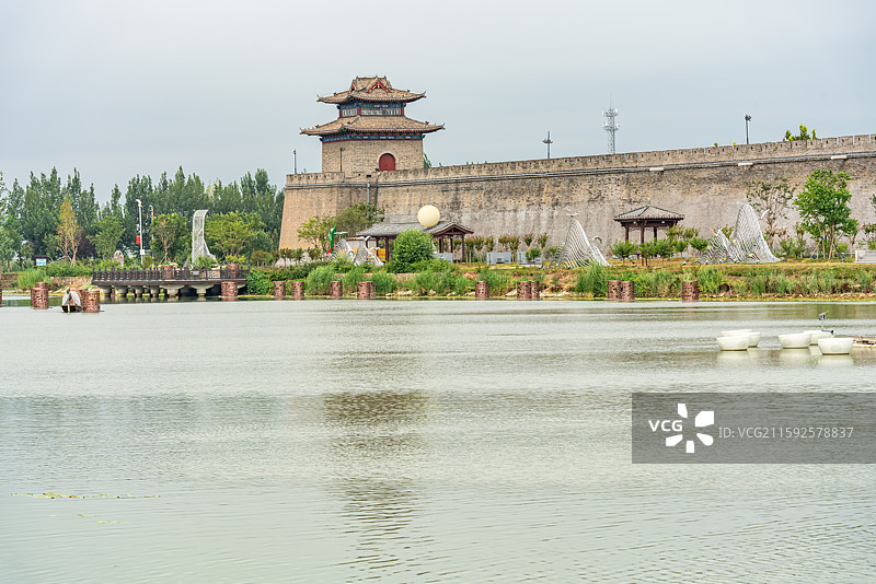 河北邯郸广府古城永年城城墙城楼建筑倒影图片素材